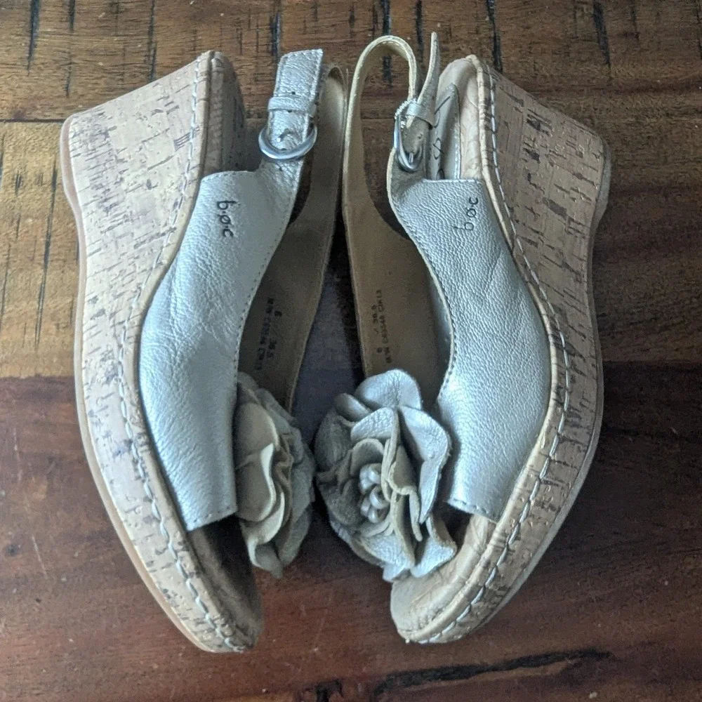 b.o.c.Wedge Sandals Champagne Gold Floral Leather Sz 6 Neutral Beachy Feminine
